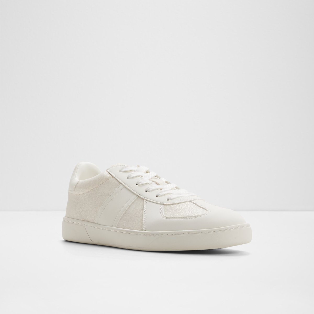 Nikolas Low-Top Sneakers