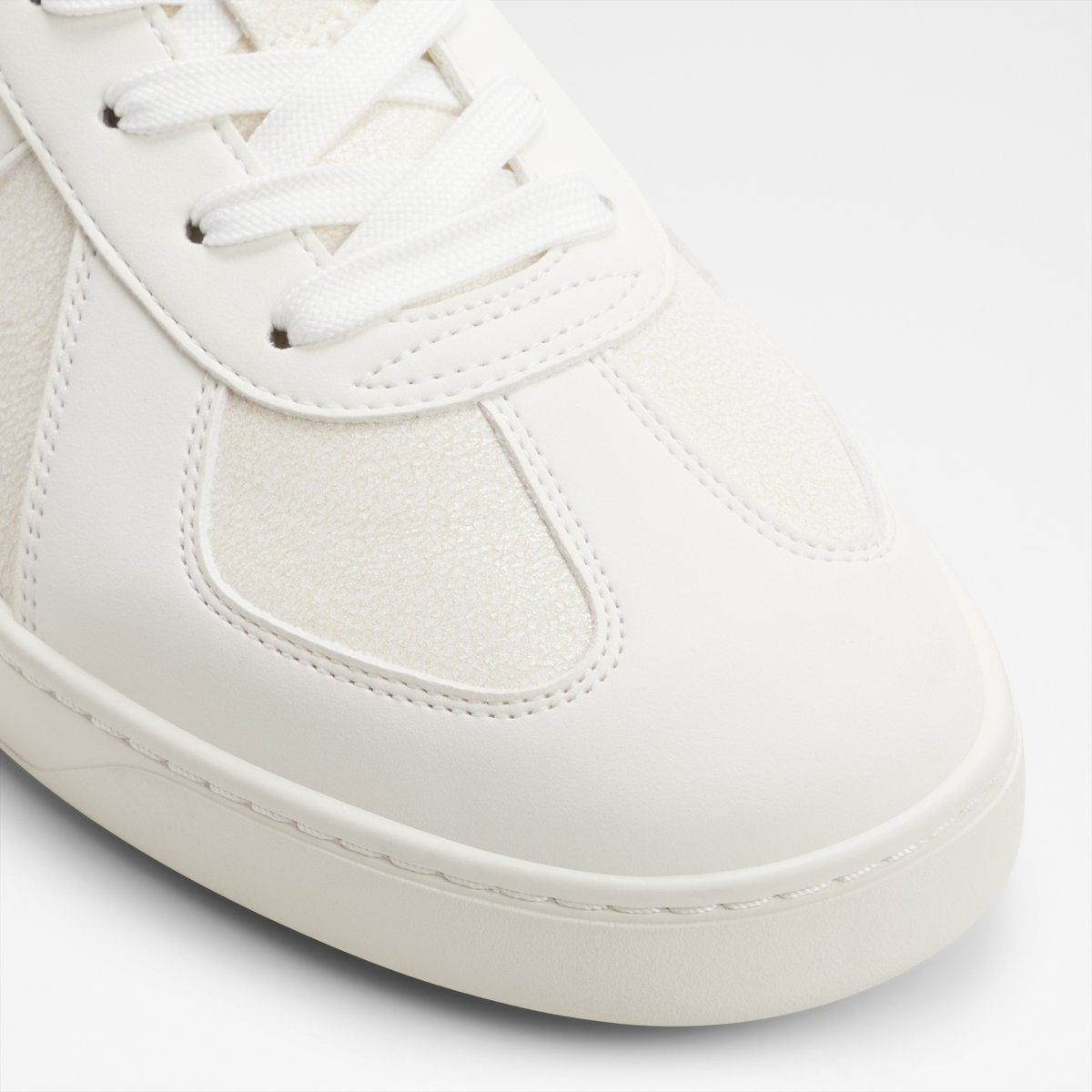 Nikolas Low-Top Sneakers