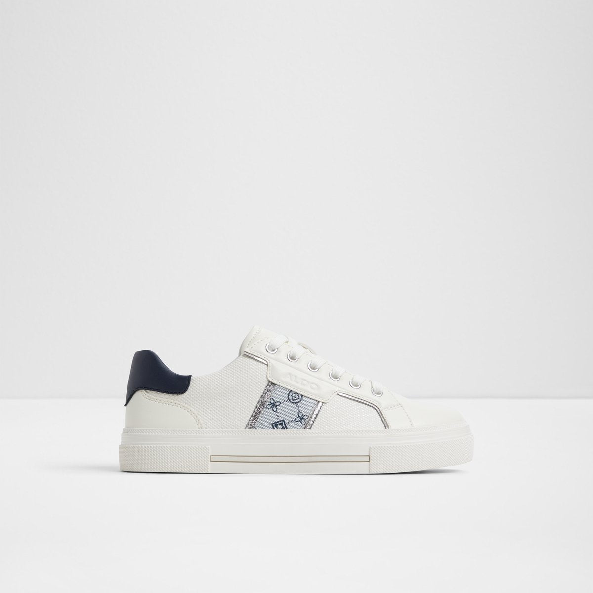 Onirasean Low-Top Sneakers