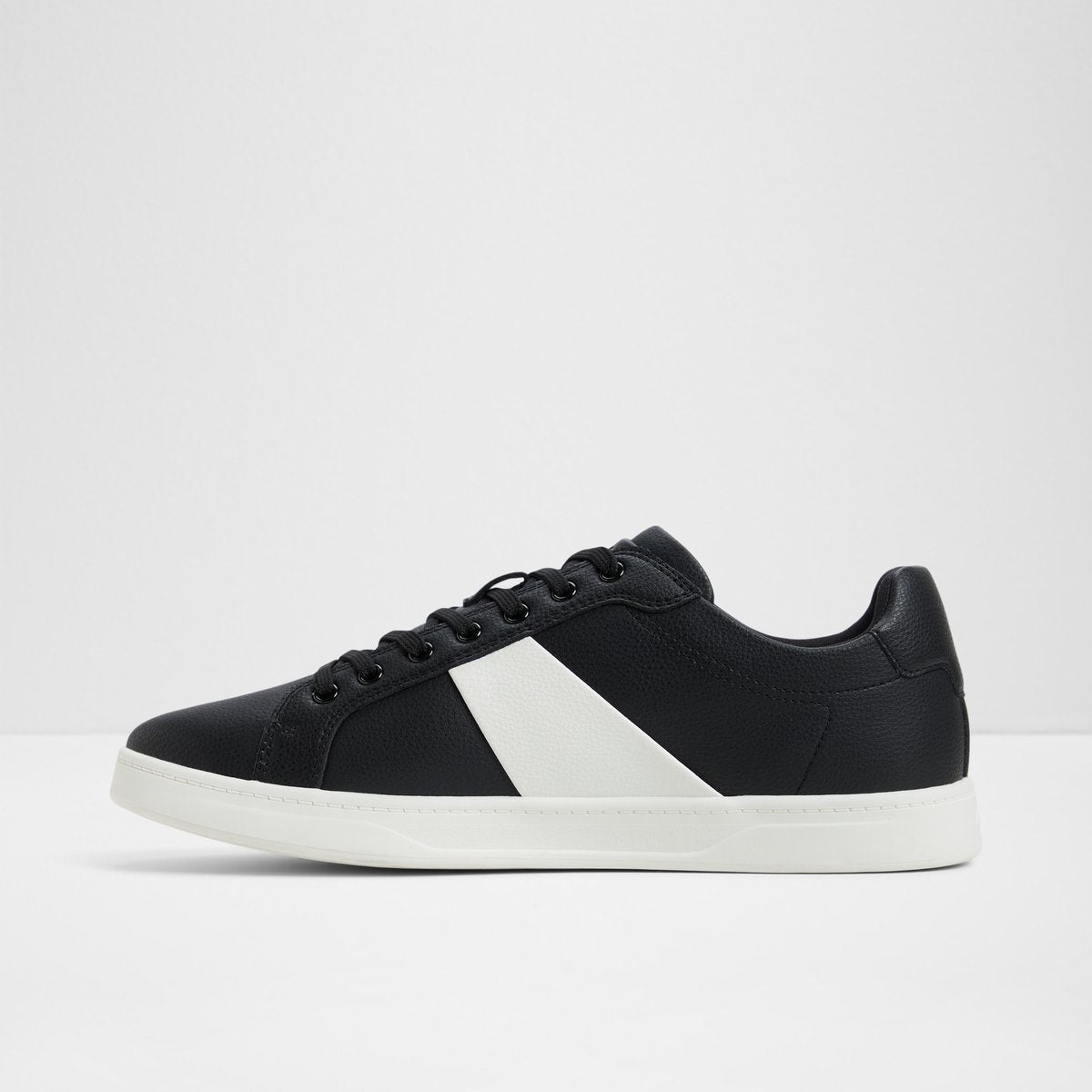 Ozzy Low-Top Sneakers