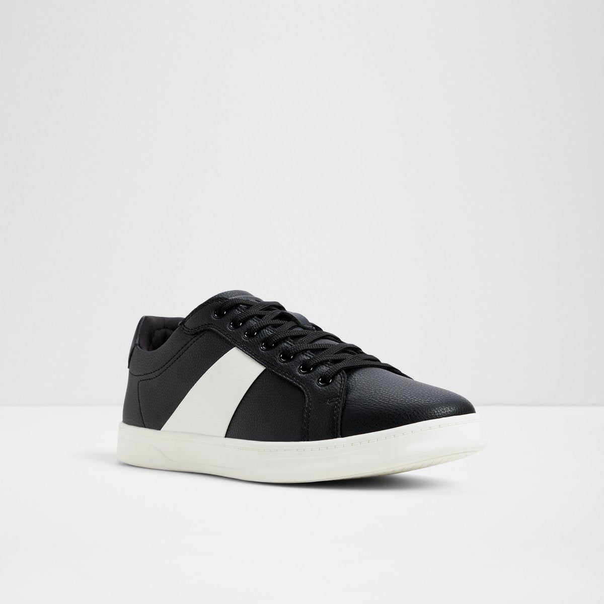 Ozzy Low-Top Sneakers