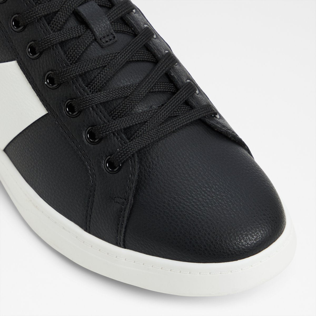 Ozzy Low-Top Sneakers