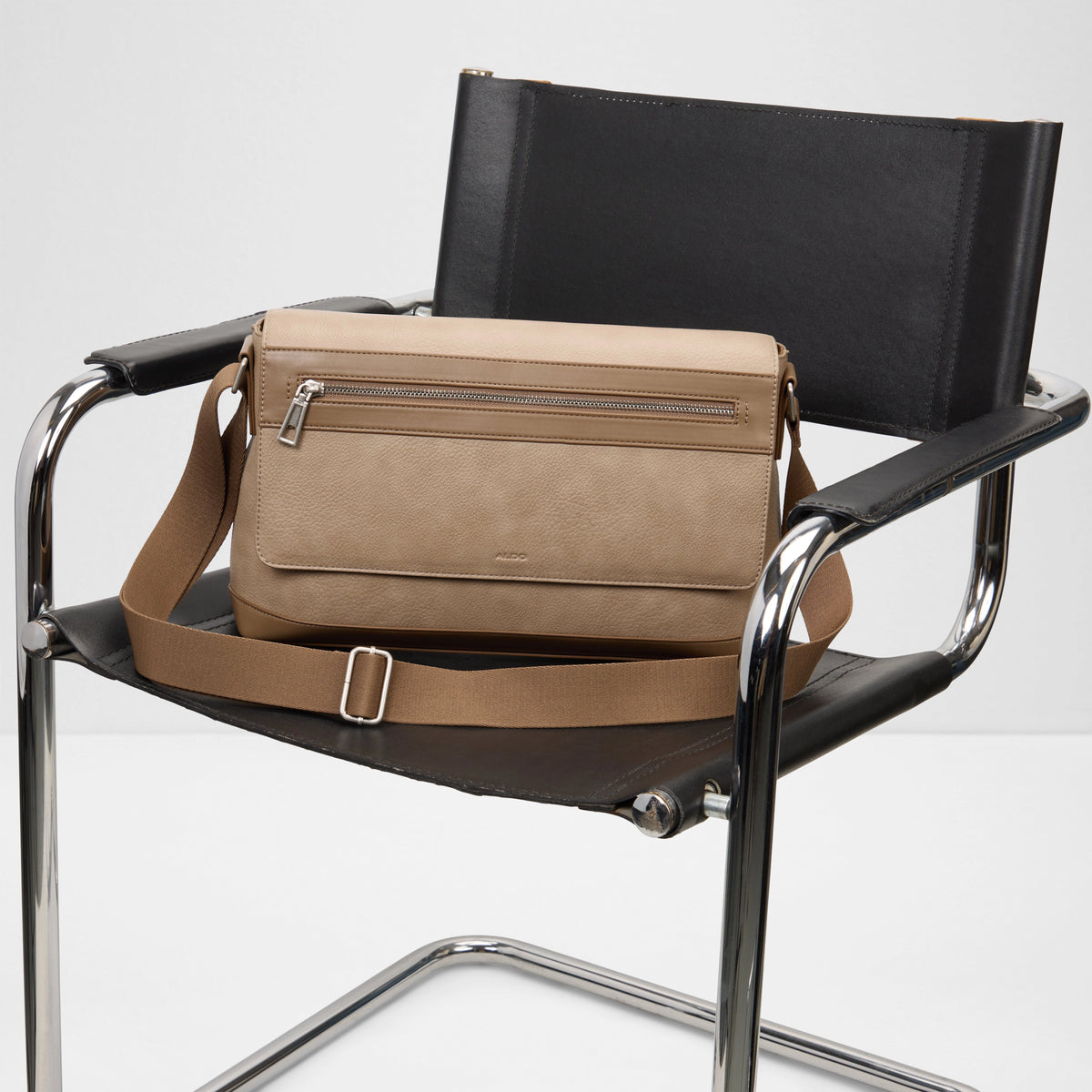 Raemond Messenger Bag