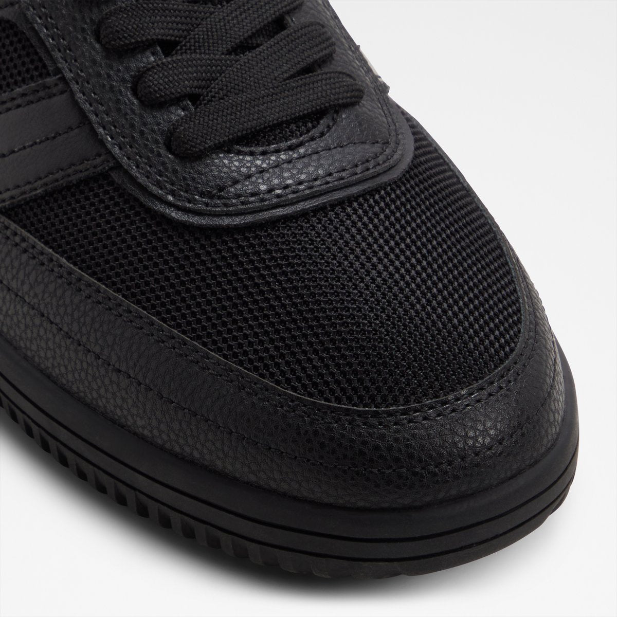 Reggie Low-Top Sneakers