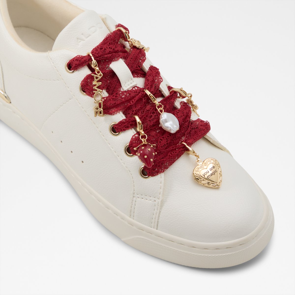 Romancer Shoelaces And Imitation Jewelry Set