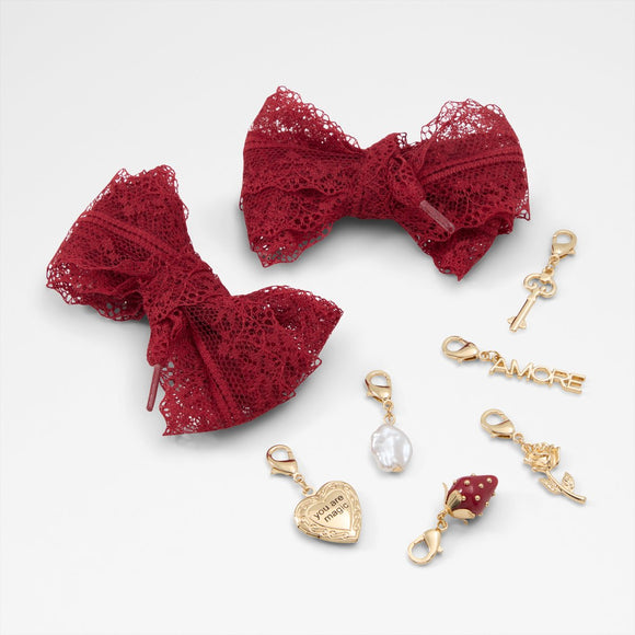 Romancer Shoelaces And Imitation Jewelry Set