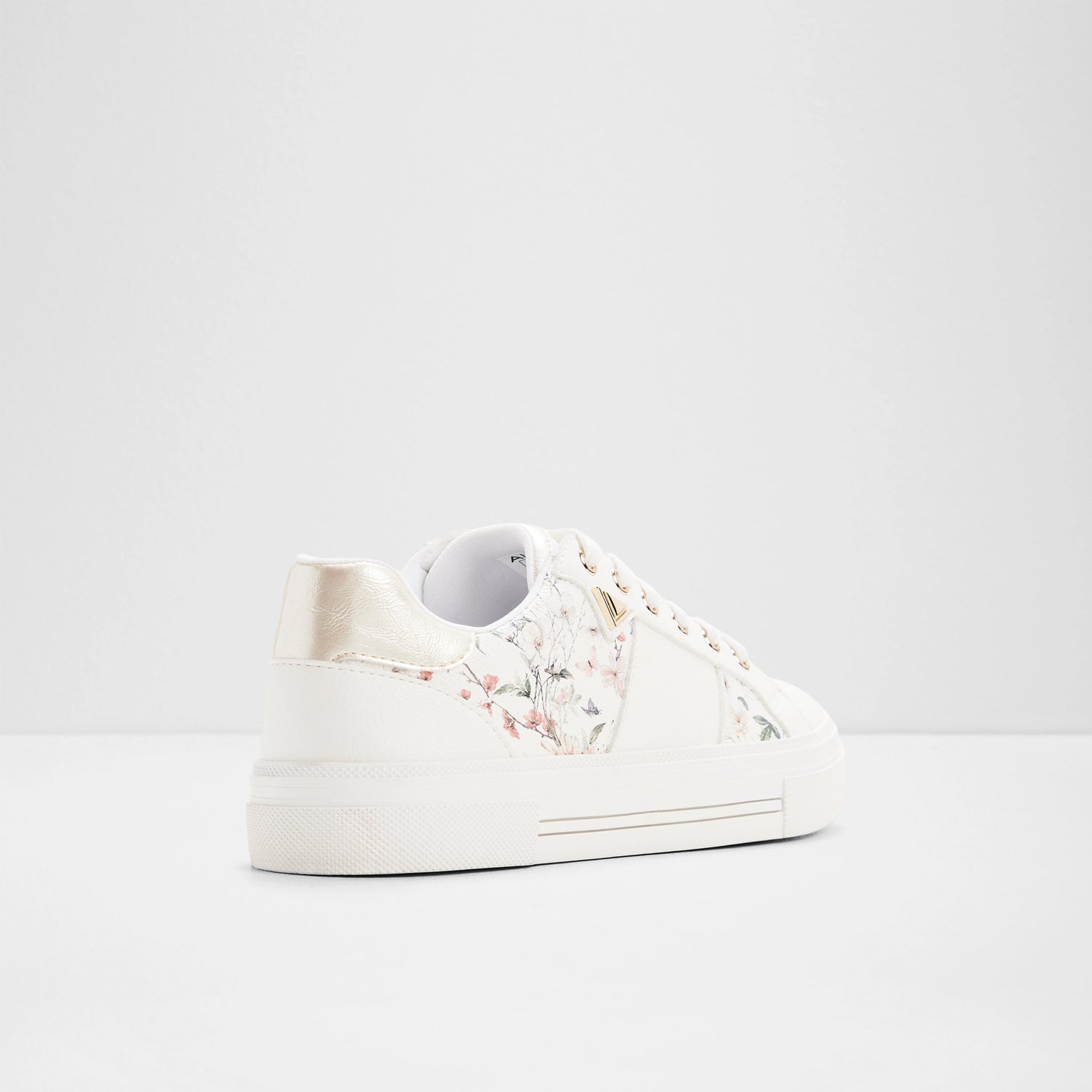 Saddie Low-Top Sneakers
