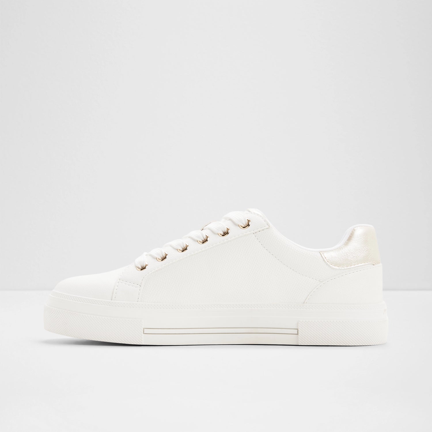 Saddie Low-Top Sneakers