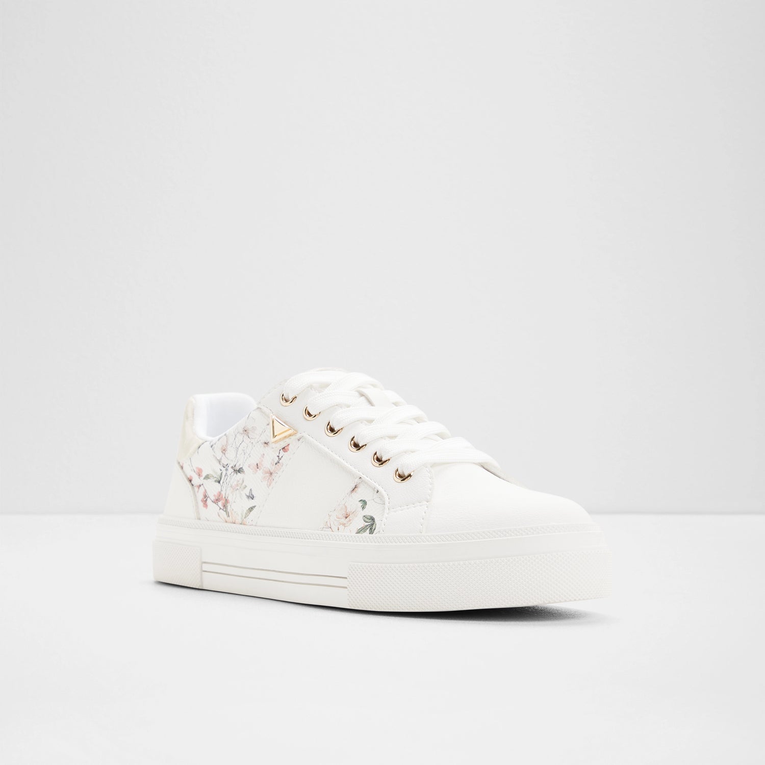 Saddie Low-Top Sneakers