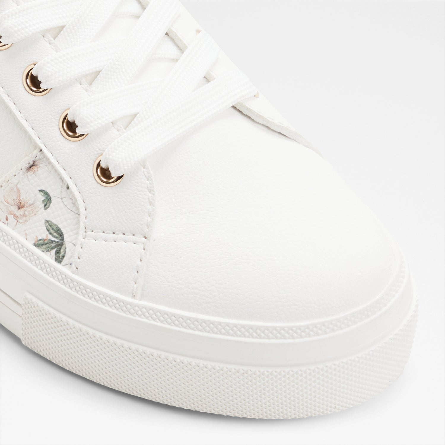 Saddie Low-Top Sneakers