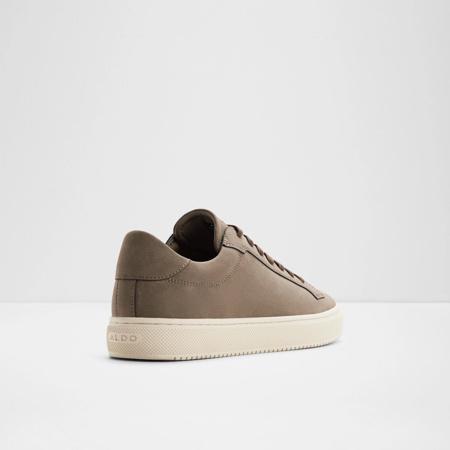 Sebbi Low-Top Sneakers