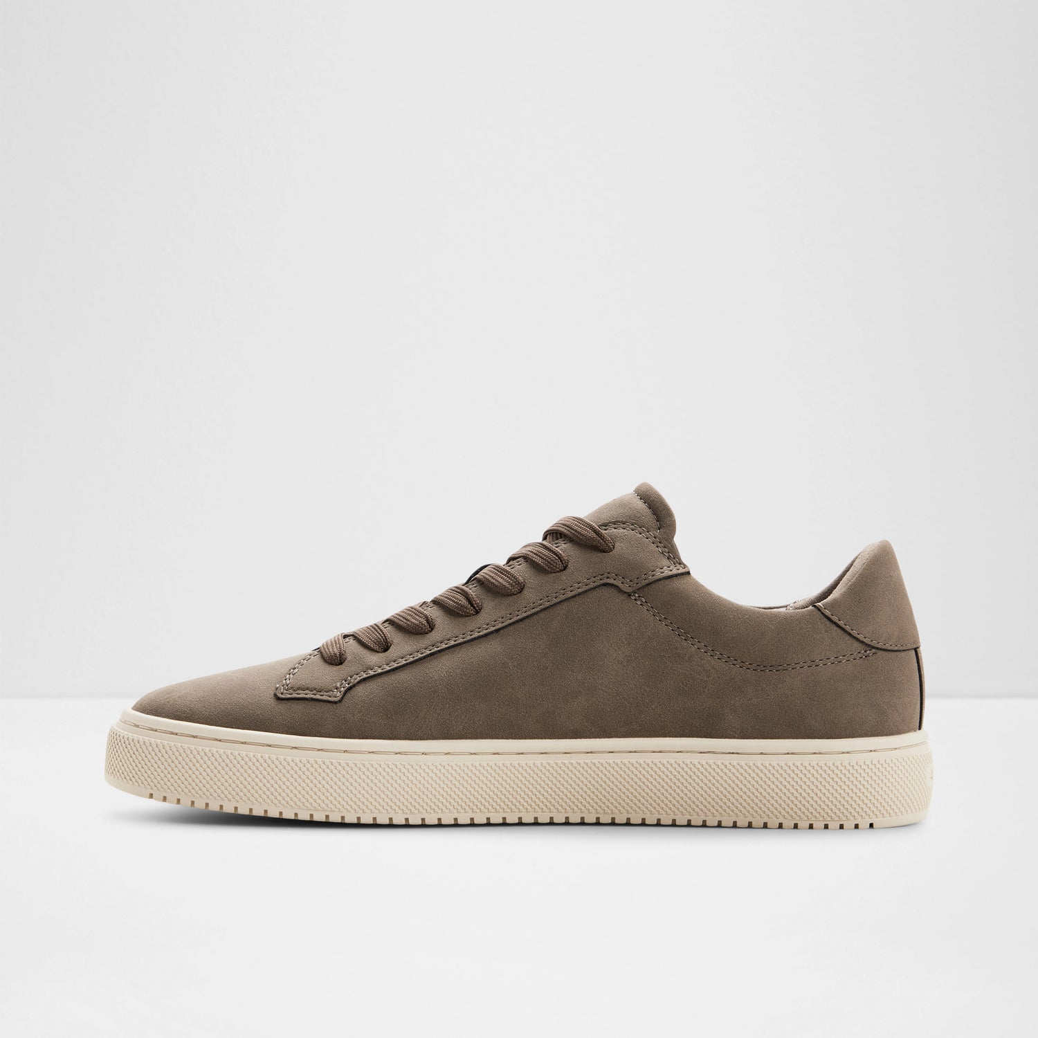 Sebbi Low-Top Sneakers