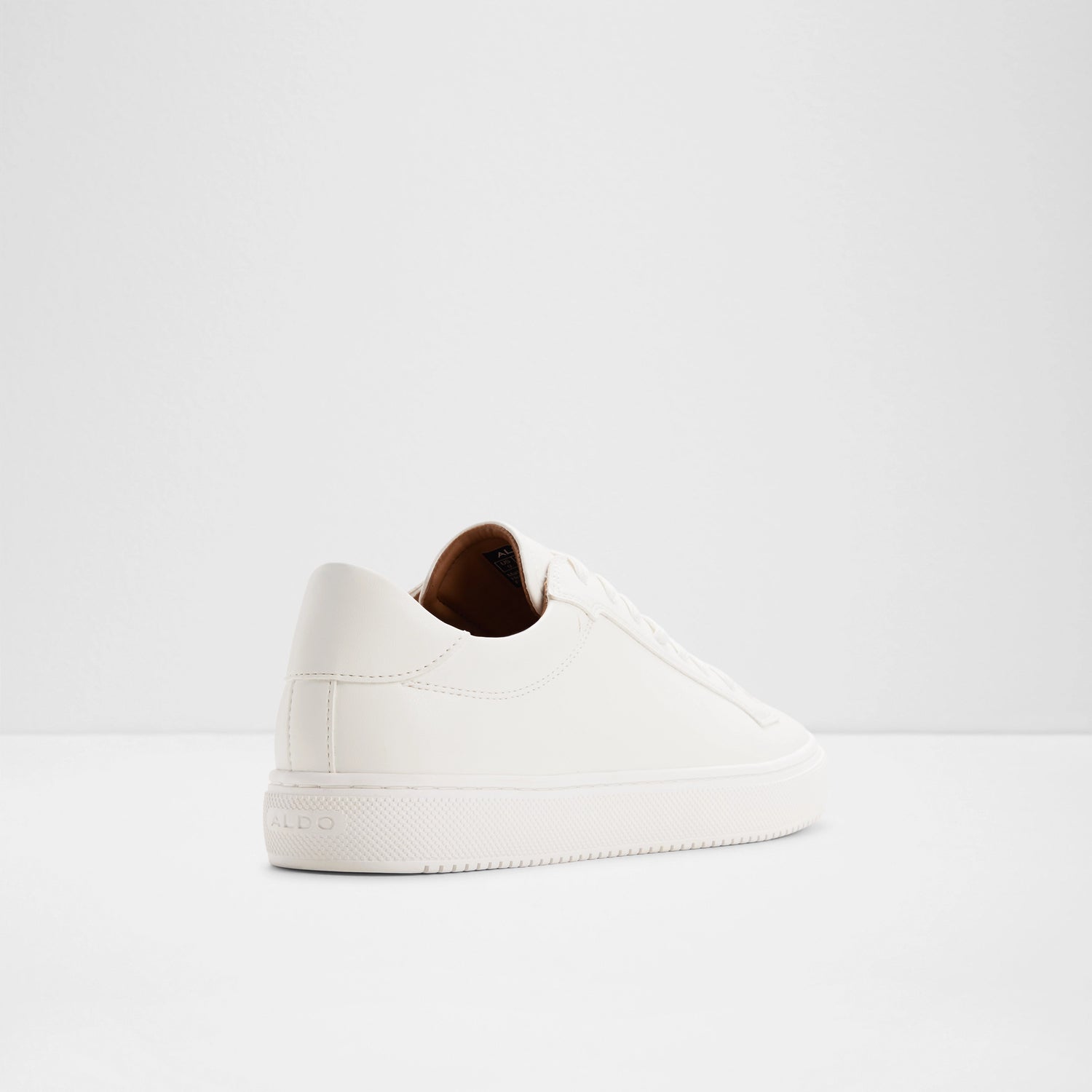 Sebbi Low-Top Sneakers