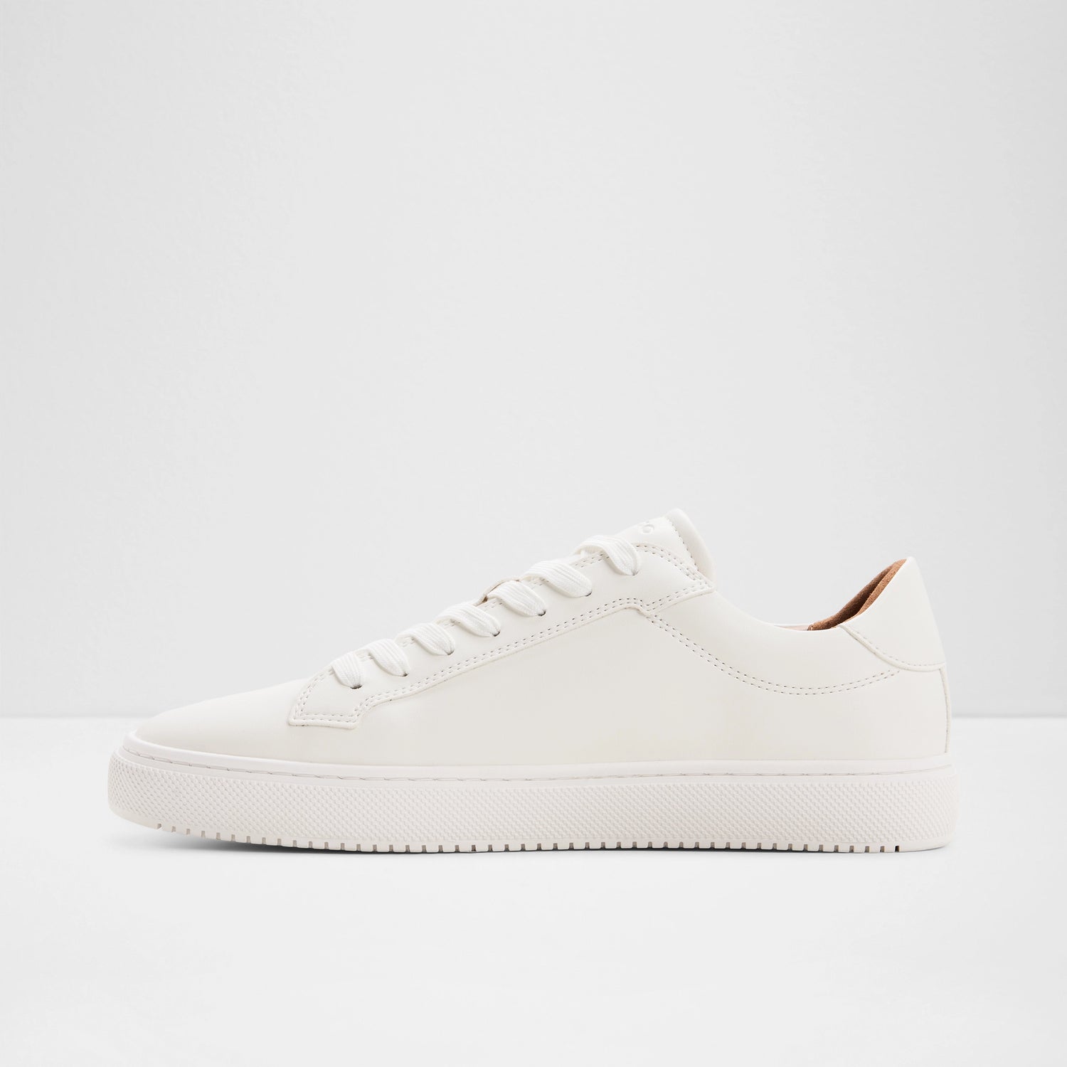Sebbi Low-Top Sneakers