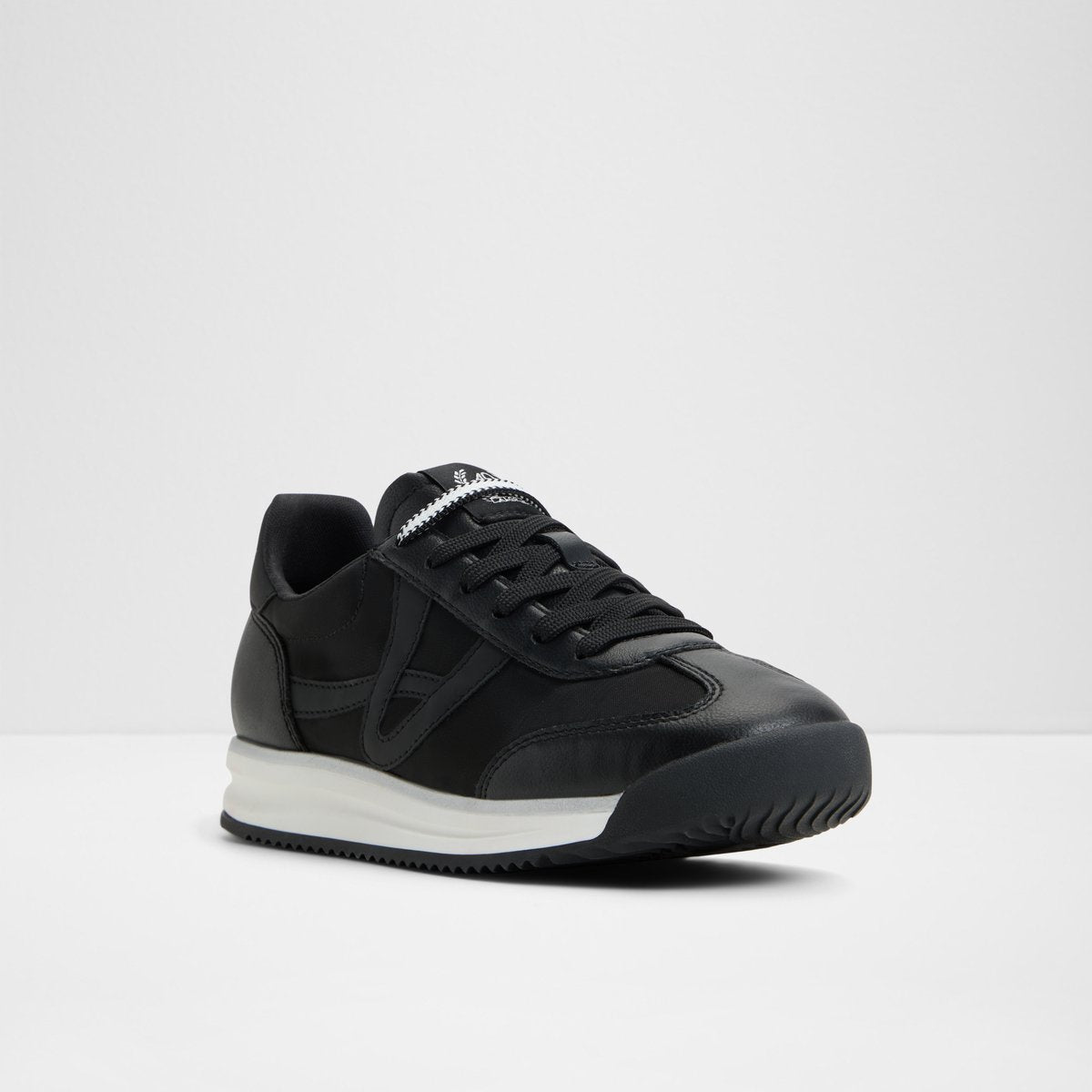 Stepcount Low-Top Sneakers
