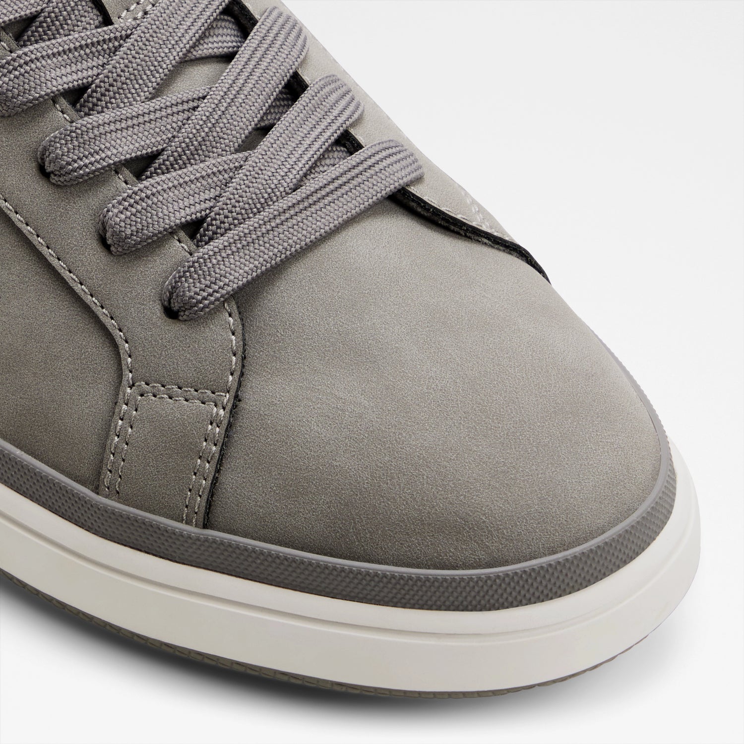 Tyrell Low-Top Sneakers