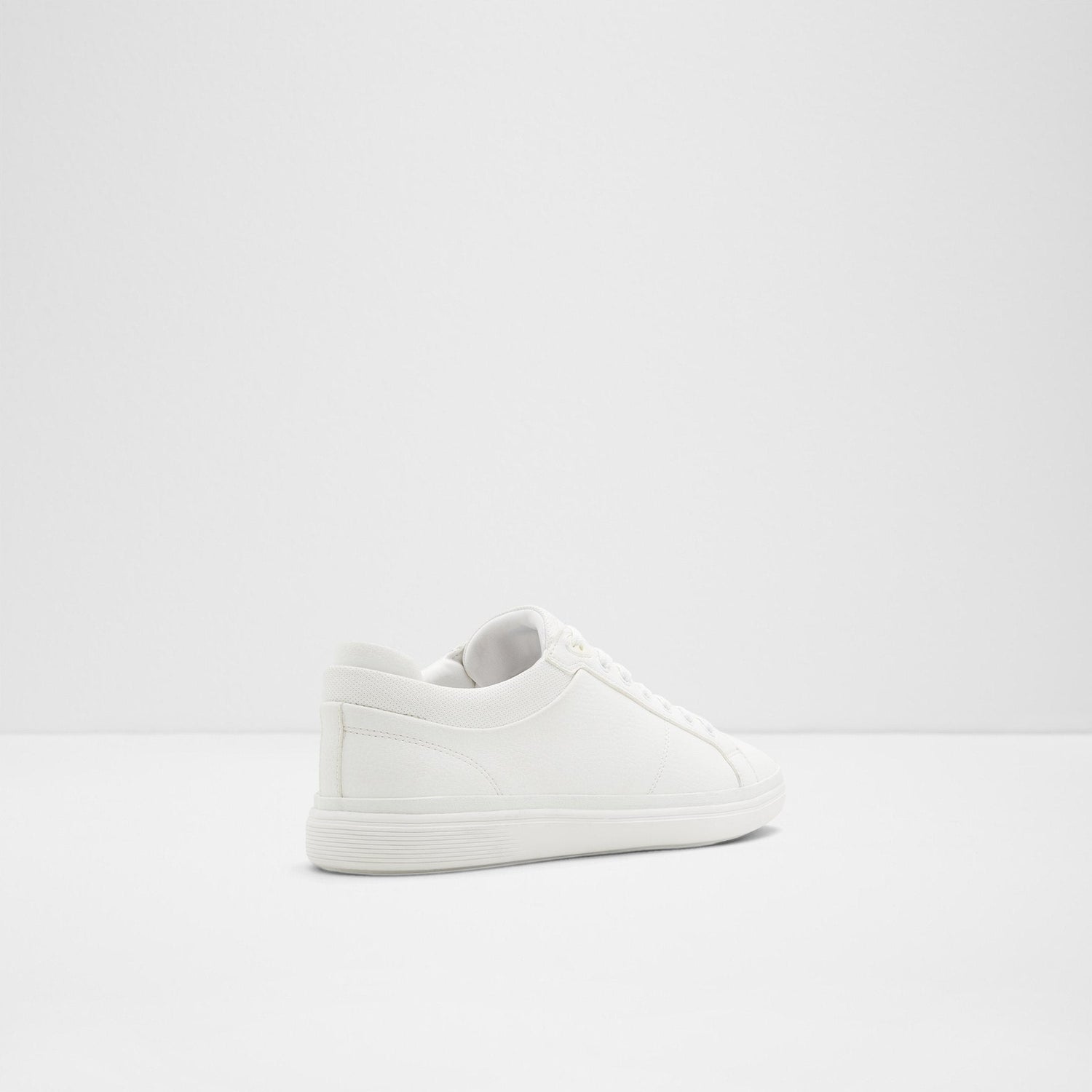 Finespec Low-Top Sneakers